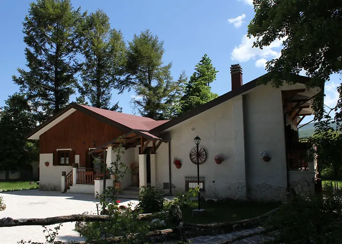 Rifugio Del Pettirosso 3* Пескассероли